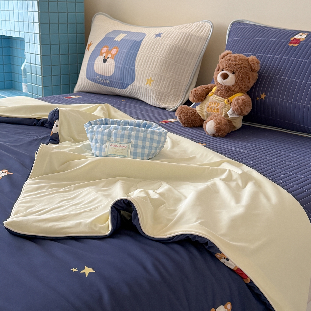 91家纺网 家纺一手货源 找家纺 桃子家居 2026新款A类小清新卡通数码印花混搭小冰皮夏被夏凉被空调被席子凉席四件套 小冰皮-星夜小熊