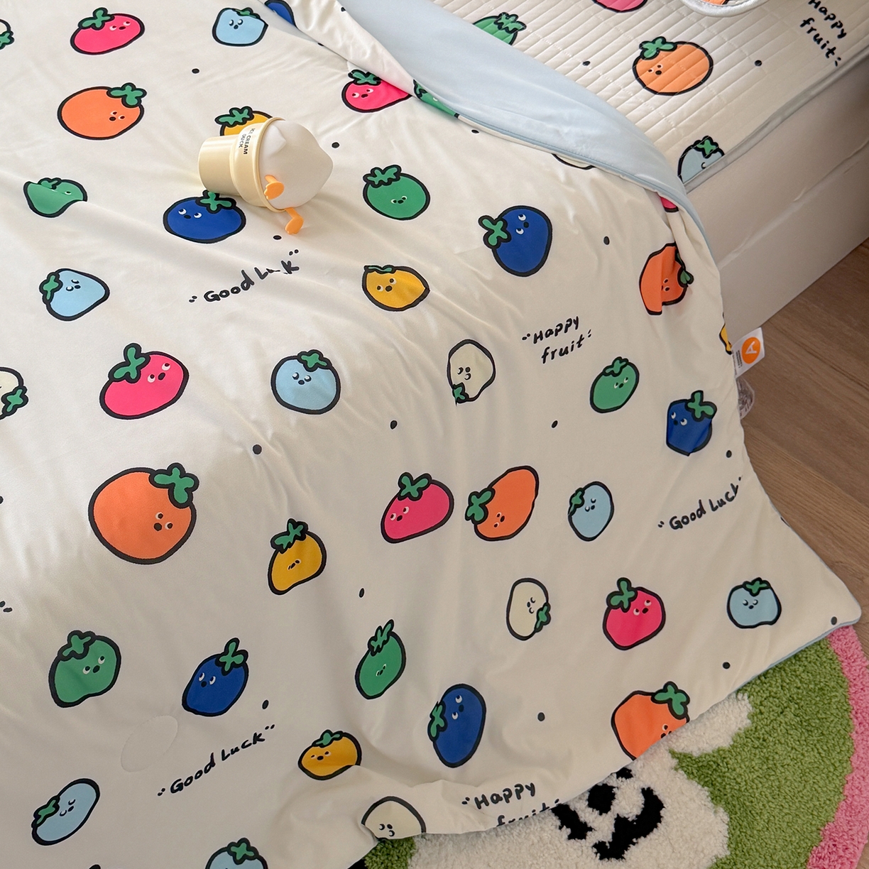 91家纺网 家纺一手货源 找家纺 桃子家居 2026新款A类小清新卡通数码印花混搭小冰皮夏被夏凉被空调被席子凉席四件套 小冰皮-夏日果味