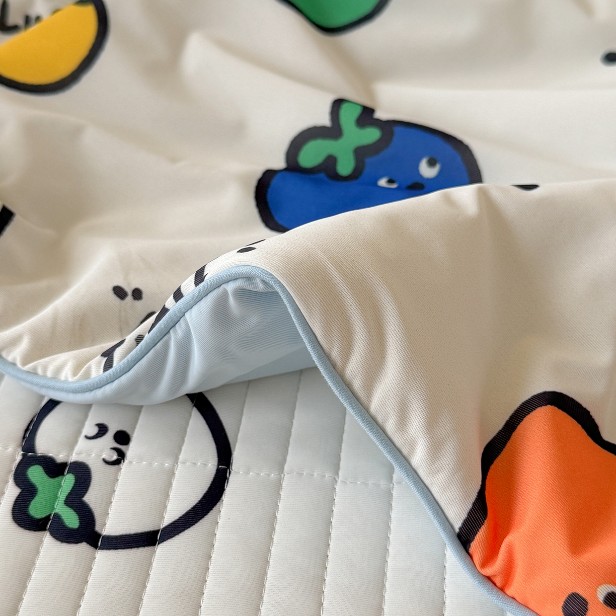 91家纺网 家纺一手货源 找家纺 桃子家居 2026新款A类小清新卡通数码印花混搭小冰皮夏被夏凉被空调被席子凉席四件套 小冰皮-夏日果味