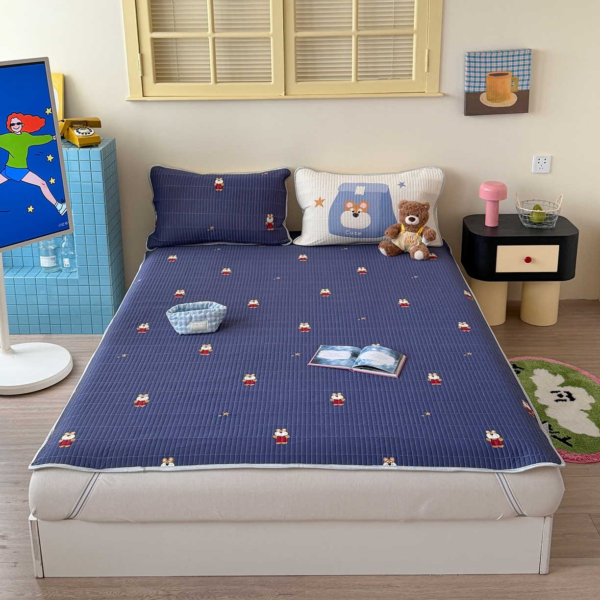 91家纺网 家纺一手货源 找家纺 桃子家居 2026新款A类小清新卡通数码印花混搭小冰皮夏被夏凉被空调被席子凉席四件套 小冰皮-星夜小熊