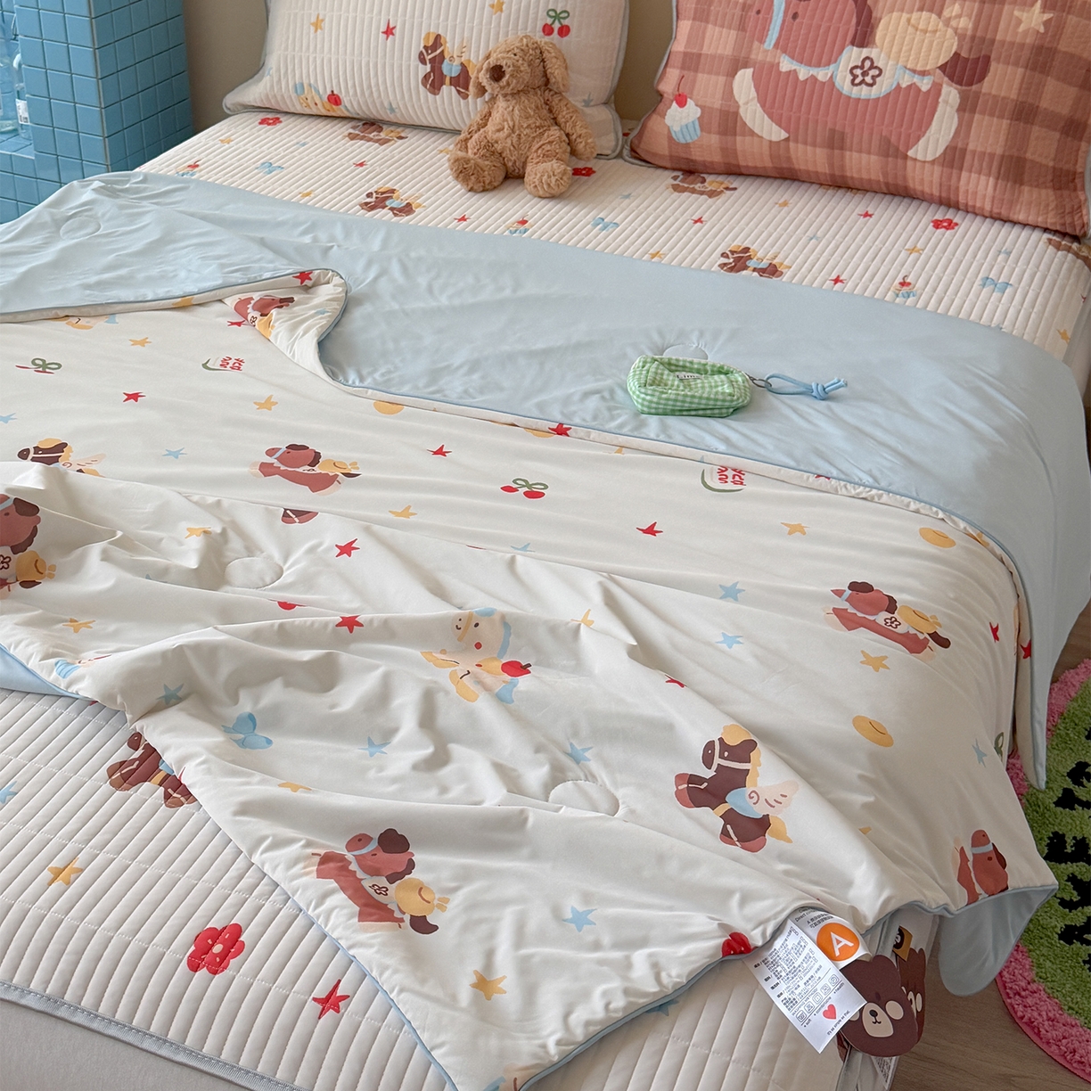 91家纺网 家纺一手货源 找家纺 桃子家居 2026新款A类小清新卡通数码印花混搭小冰皮夏被夏凉被空调被席子凉席四件套 小冰皮-甜梦小马