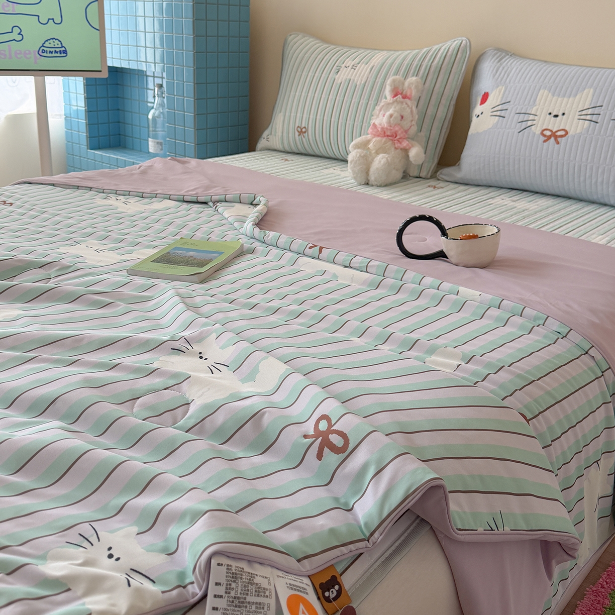 91家纺网 家纺一手货源 找家纺 桃子家居 2026新款A类小清新卡通数码印花混搭小冰皮夏被夏凉被空调被席子凉席四件套 小冰皮-薄荷奶糖猫
