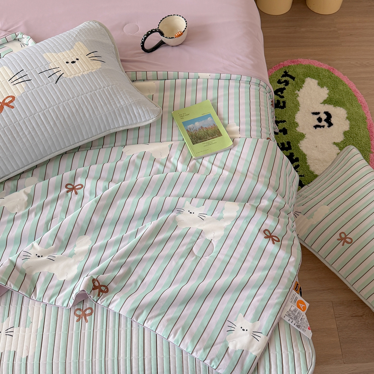 91家纺网 家纺一手货源 找家纺 桃子家居 2026新款A类小清新卡通数码印花混搭小冰皮夏被夏凉被空调被席子凉席四件套 小冰皮-薄荷奶糖猫