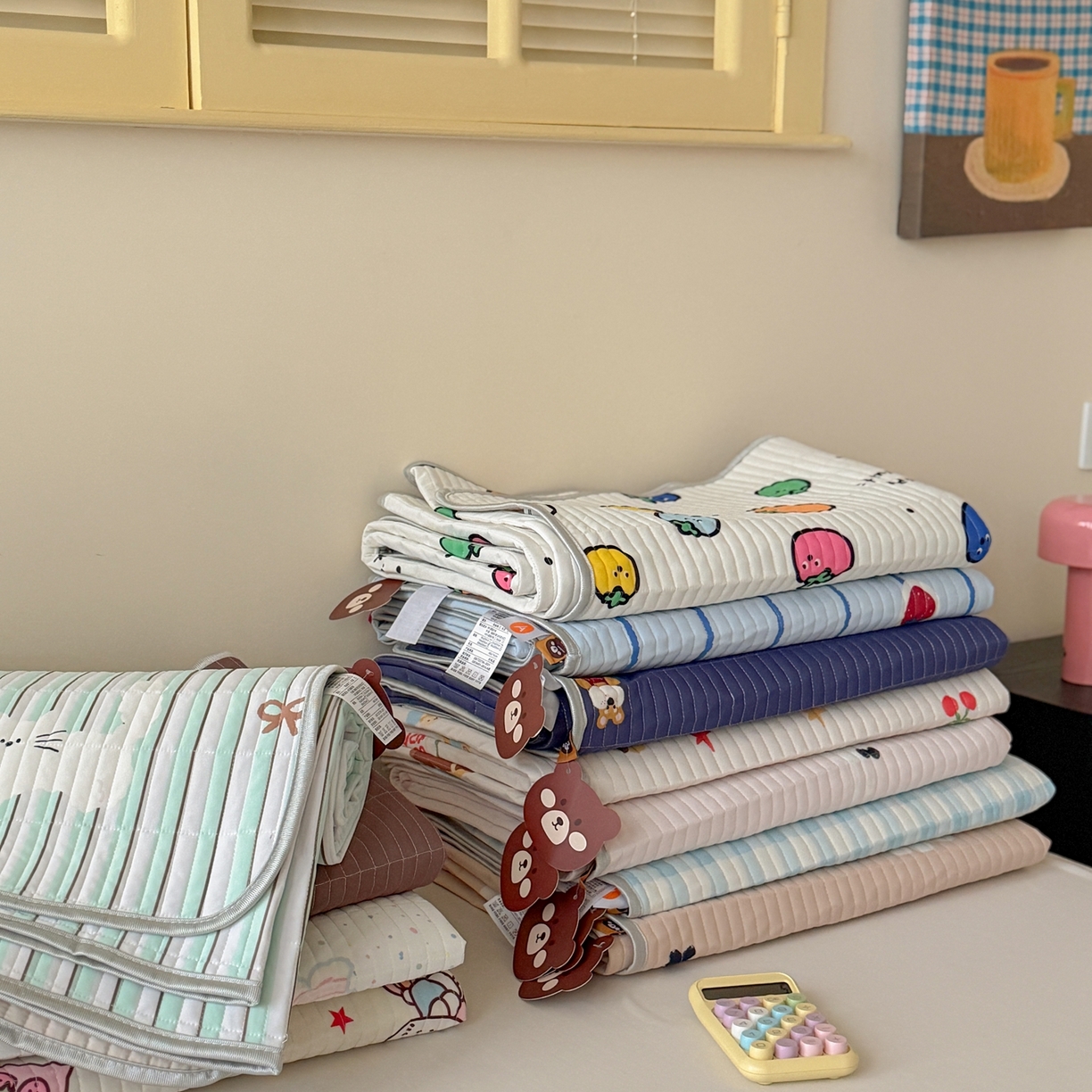 91家纺网 家纺一手货源 找家纺 桃子家居 2026新款A类小清新卡通数码印花混搭小冰皮夏被夏凉被空调被席子凉席四件套 组合图仅供展示不可下单