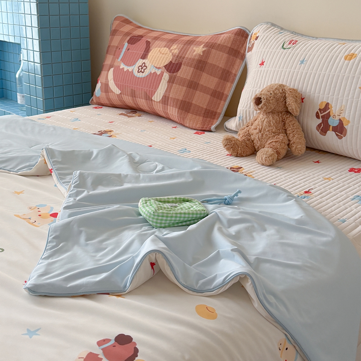 91家纺网 家纺一手货源 找家纺 桃子家居 2026新款A类小清新卡通数码印花混搭小冰皮夏被夏凉被空调被席子凉席四件套 小冰皮-甜梦小马