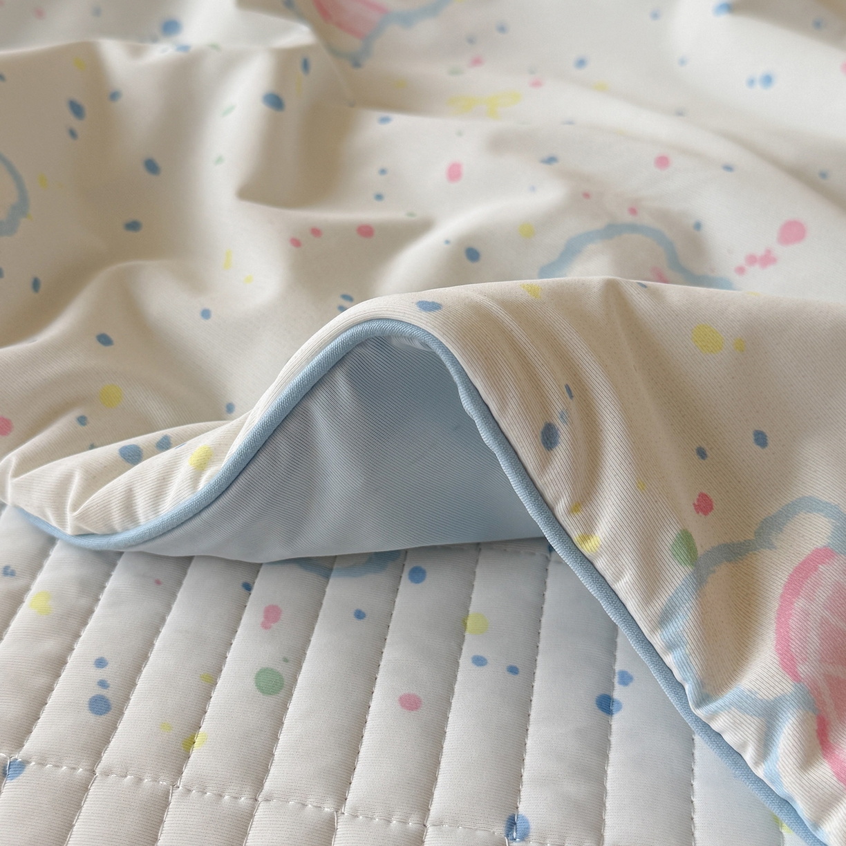 91家纺网 家纺一手货源 找家纺 桃子家居 2026新款A类小清新卡通数码印花混搭小冰皮夏被夏凉被空调被席子凉席四件套 小冰皮-夏日小狗