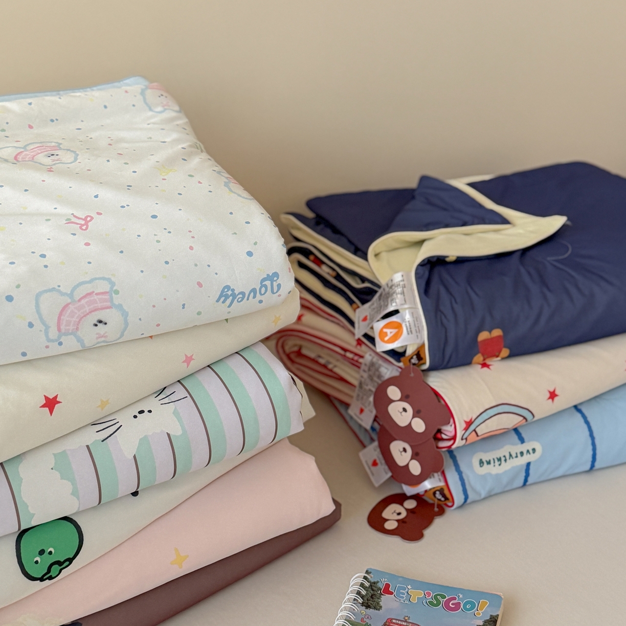 91家纺网 家纺一手货源 找家纺 （总）桃子家居 2026新款A类小清新卡通数码印花混搭小冰皮夏被夏凉被空调被席子凉席四件套