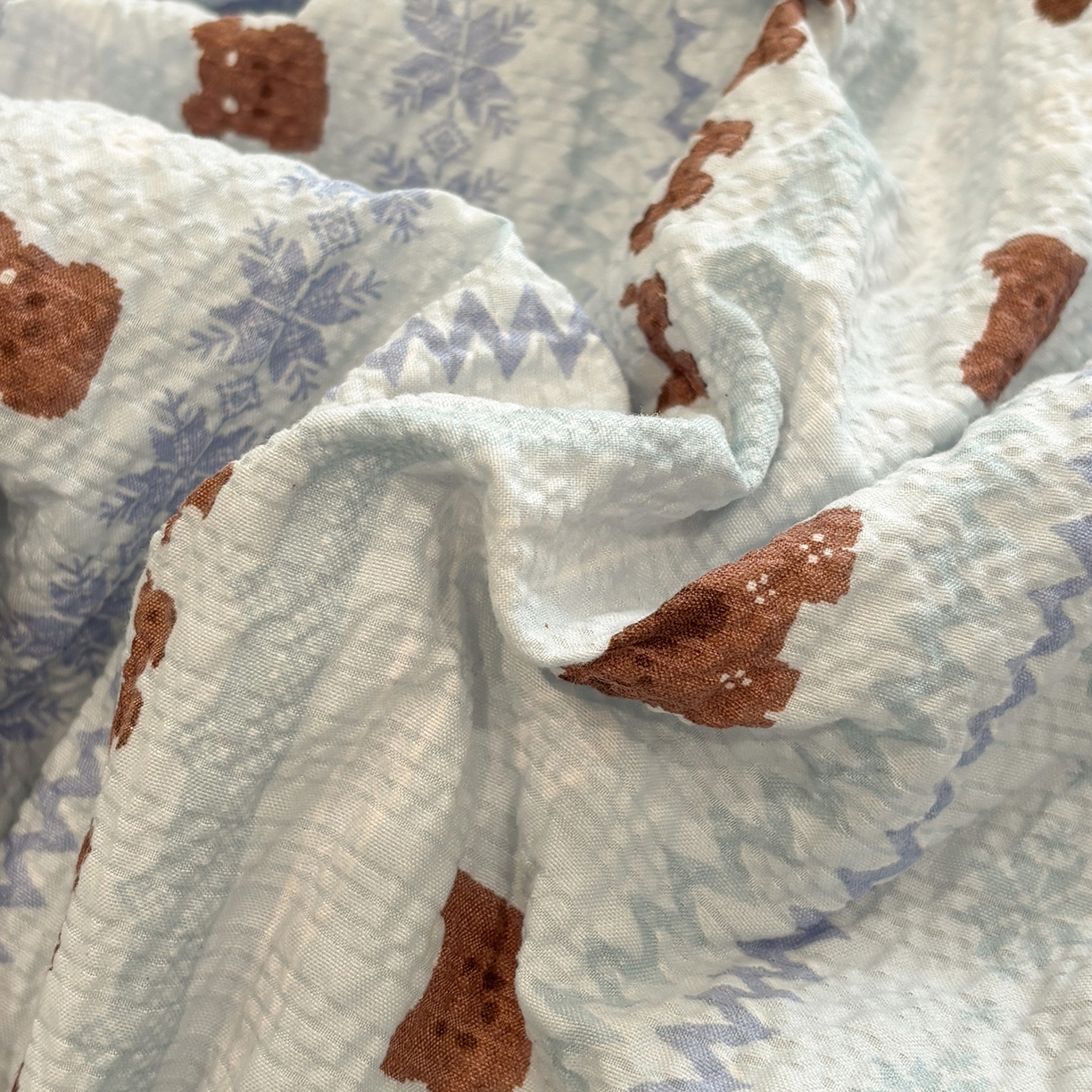 91家纺网 家纺一手货源 找家纺 丝印良品 2026新款A类贝壳绣费尔岛风泡芙棉夏被空调被四件套 条纹萌狗