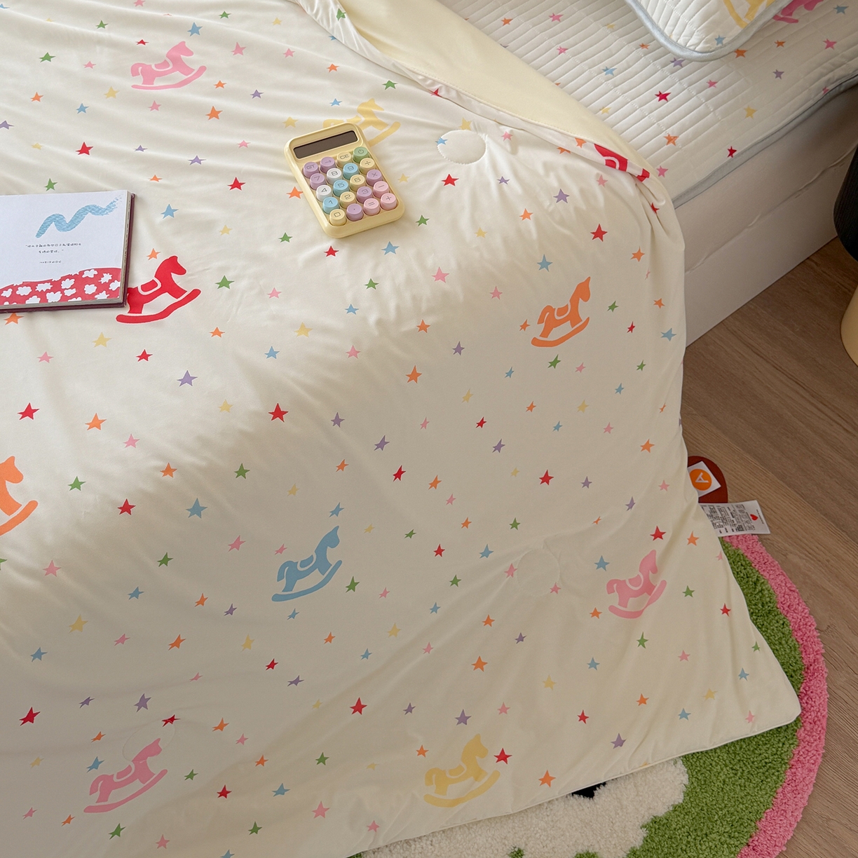 91家纺网 家纺一手货源 找家纺 桃子家居 2026新款A类小清新卡通数码印花混搭小冰皮夏被夏凉被空调被席子凉席四件套 小冰皮-星梦小马