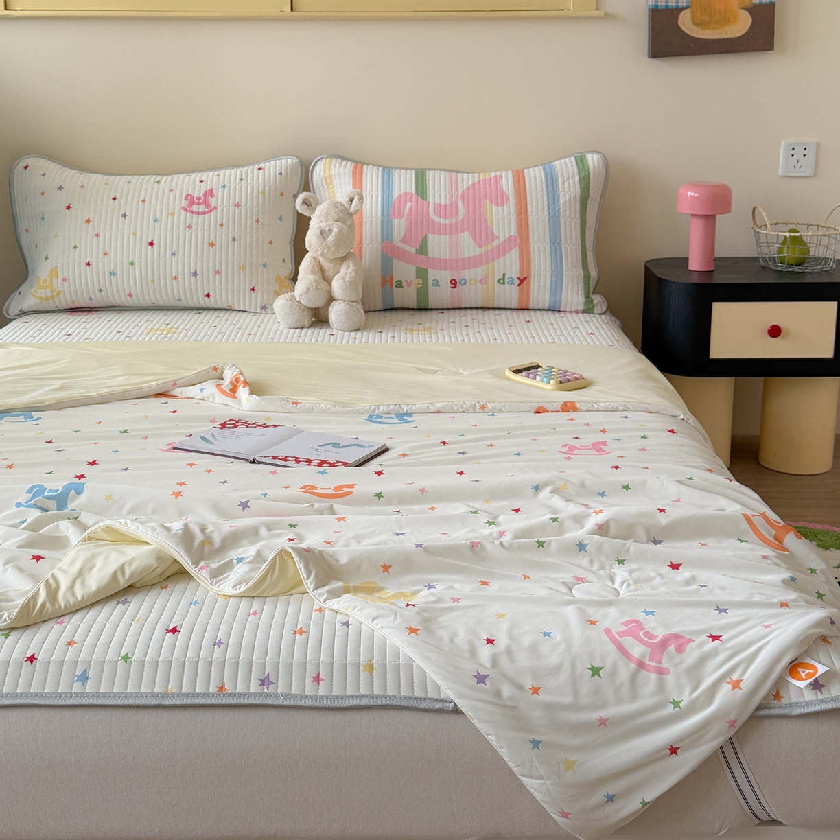 91家纺网 家纺一手货源 找家纺 桃子家居 2026新款A类小清新卡通数码印花混搭小冰皮夏被夏凉被空调被席子凉席四件套 小冰皮-星梦小马