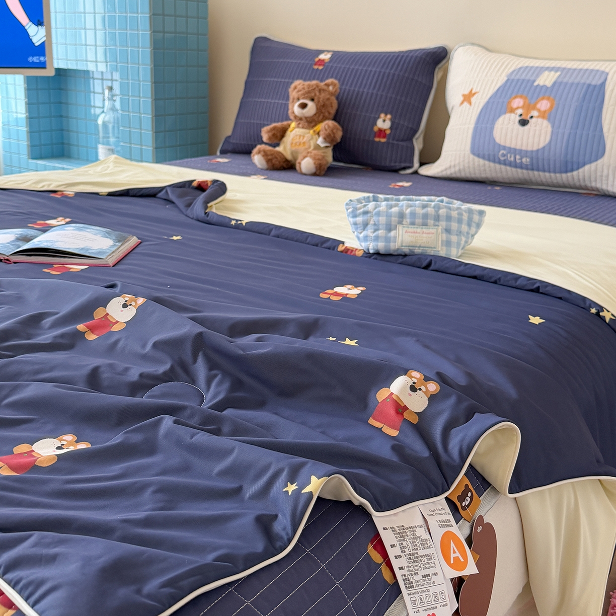 91家纺网 家纺一手货源 找家纺 桃子家居 2026新款A类小清新卡通数码印花混搭小冰皮夏被夏凉被空调被席子凉席四件套 小冰皮-星夜小熊