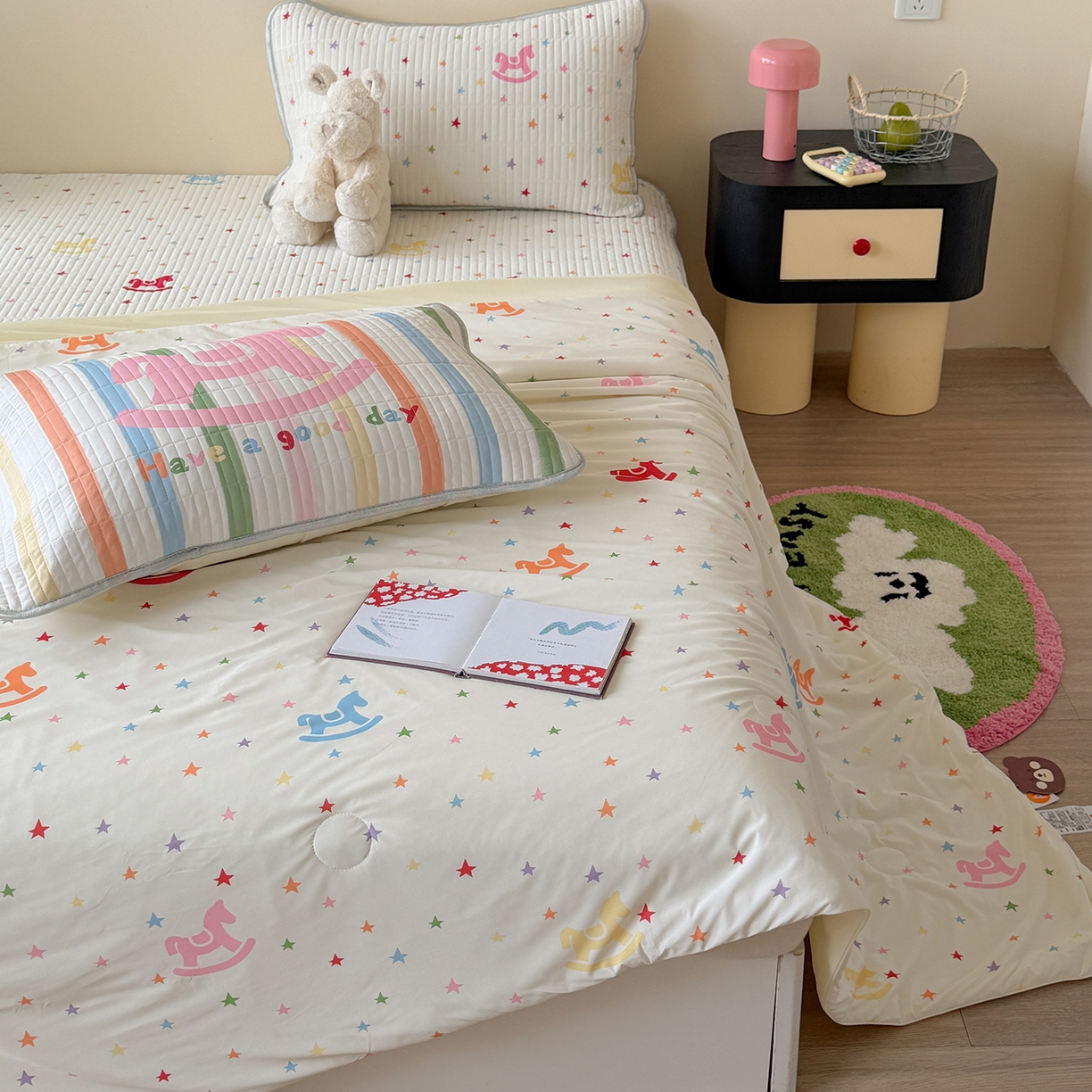 91家纺网 家纺一手货源 找家纺 桃子家居 2026新款A类小清新卡通数码印花混搭小冰皮夏被夏凉被空调被席子凉席四件套 小冰皮-星梦小马