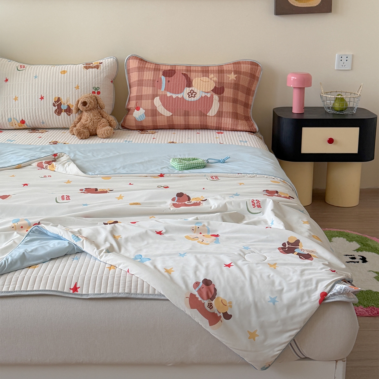 91家纺网 家纺一手货源 找家纺 桃子家居 2026新款A类小清新卡通数码印花混搭小冰皮夏被夏凉被空调被席子凉席四件套 小冰皮-甜梦小马