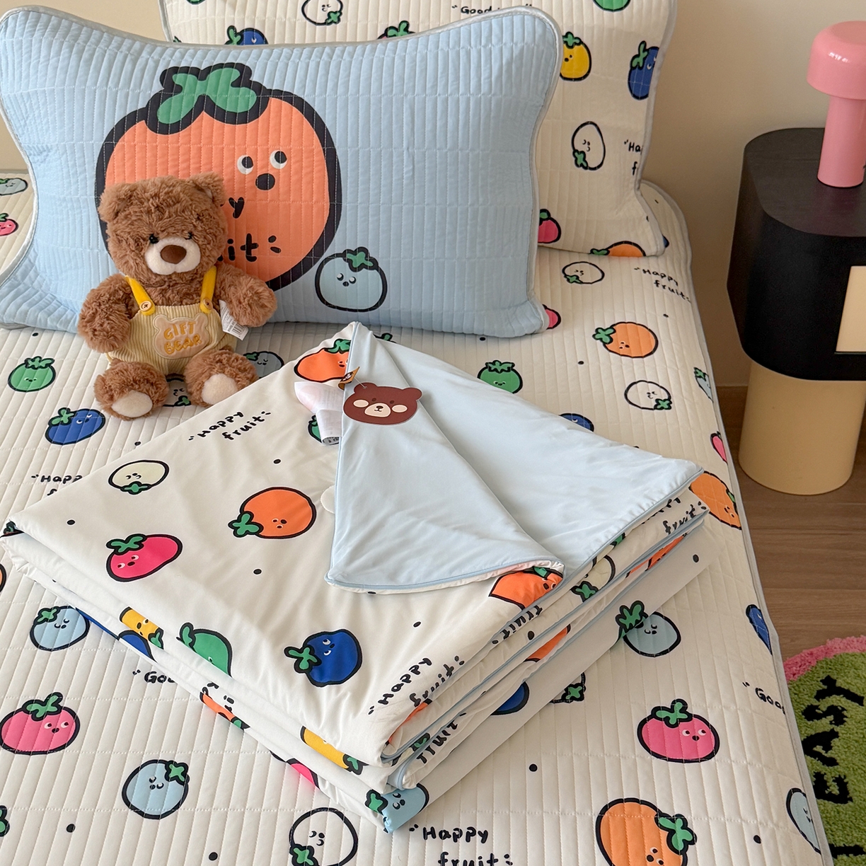 91家纺网 家纺一手货源 找家纺 桃子家居 2026新款A类小清新卡通数码印花混搭小冰皮夏被夏凉被空调被席子凉席四件套 小冰皮-夏日果味