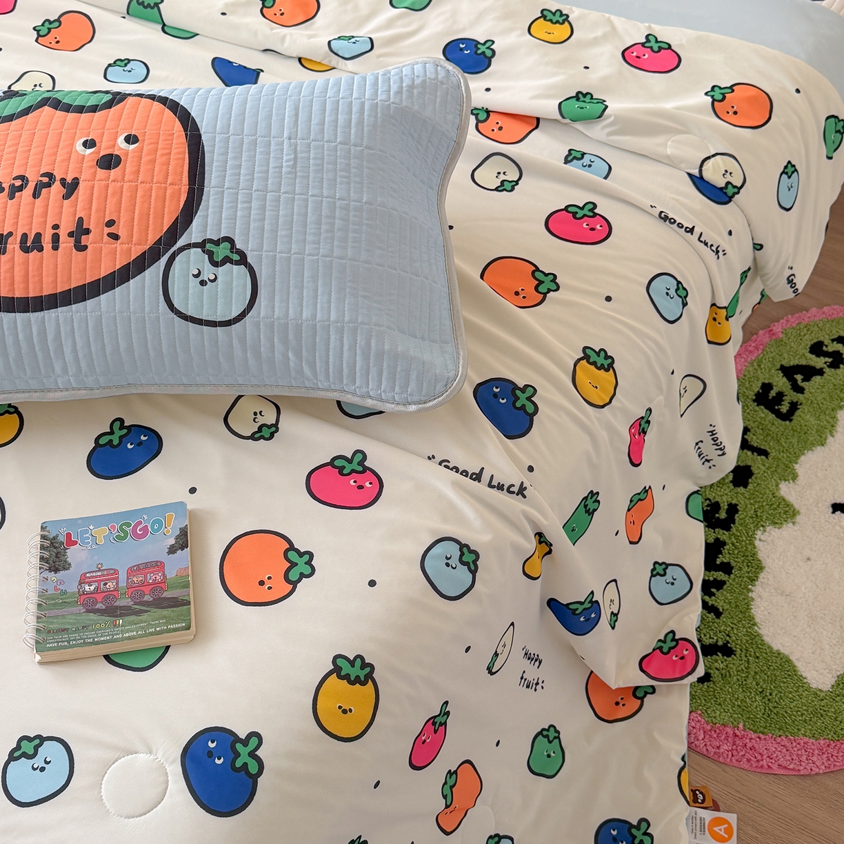 91家纺网 家纺一手货源 找家纺 桃子家居 2026新款A类小清新卡通数码印花混搭小冰皮夏被夏凉被空调被席子凉席四件套 小冰皮-夏日果味