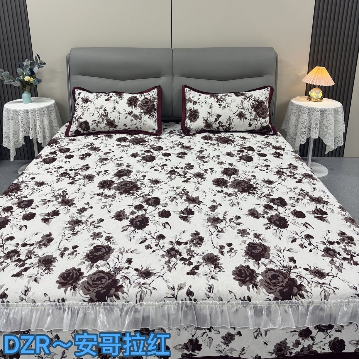 91家纺网 家纺一手货源 找家纺 （总）德之仁纺织 2026新款法式氛围感加厚防滑可机洗印花床盖三件套-暗夜玫瑰