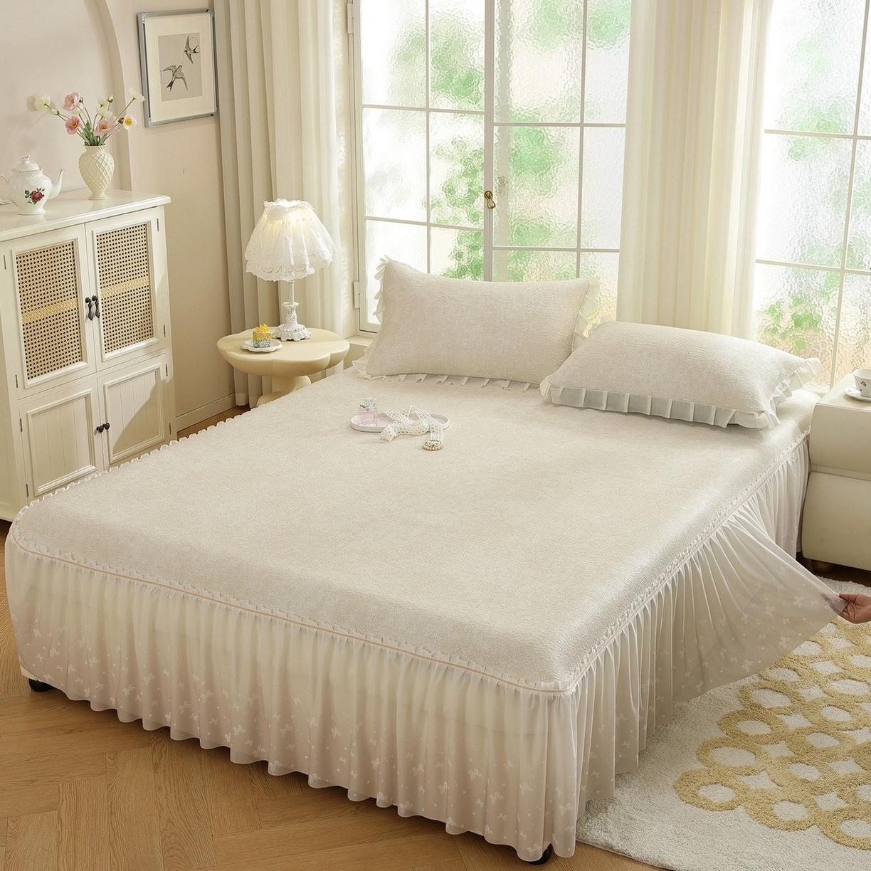 91家纺网 家纺一手货源 找家纺 共鸣沙发垫 2026新款冰豆豆素雅床裙系列 素雅米黄