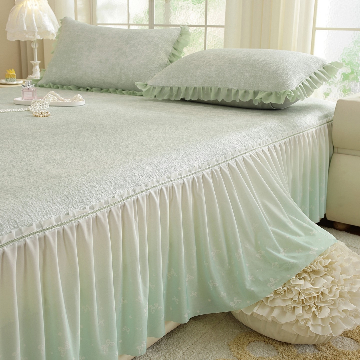 91家纺网 家纺一手货源 找家纺 共鸣沙发垫 2026新款冰豆豆素雅床裙系列 素雅绿色