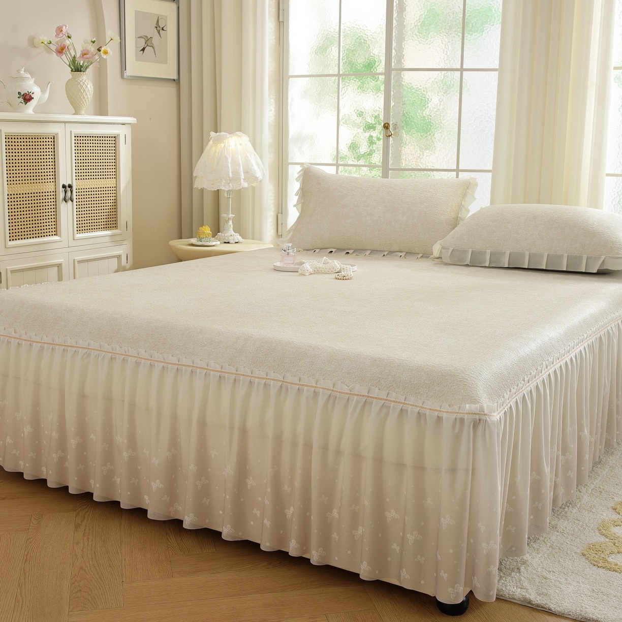 91家纺网 家纺一手货源 找家纺 共鸣沙发垫 2026新款冰豆豆素雅床裙系列 素雅米黄