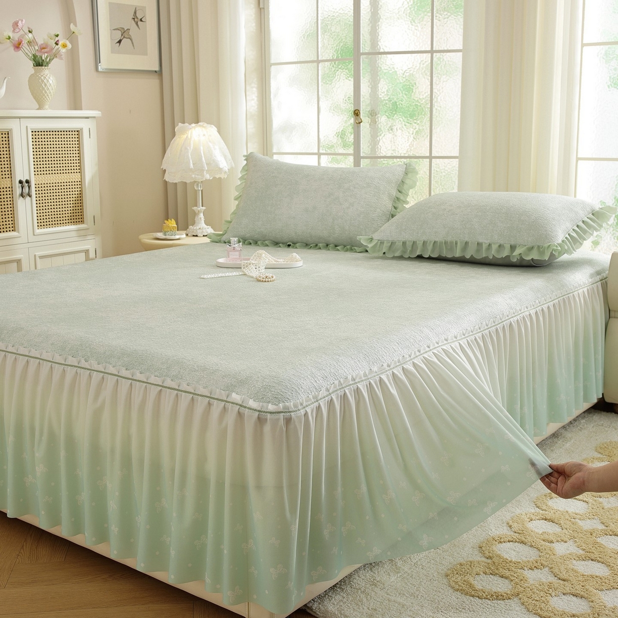 91家纺网 家纺一手货源 找家纺 共鸣沙发垫 2026新款冰豆豆素雅床裙系列 素雅绿色