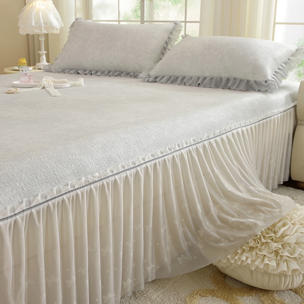 91家纺网 家纺一手货源 找家纺 共鸣沙发垫 2026新款冰豆豆素雅床裙系列 素雅灰色