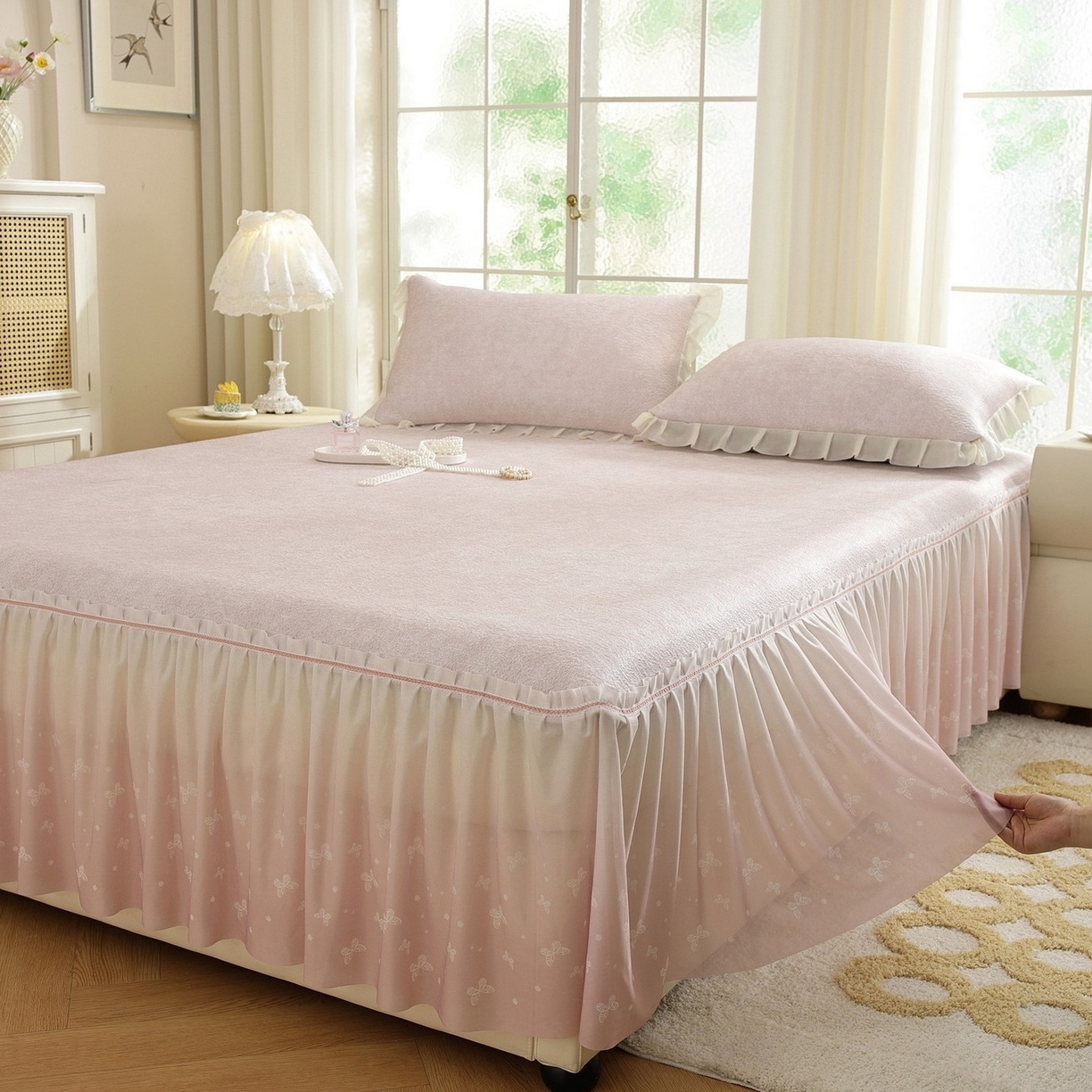 91家纺网 家纺一手货源 找家纺 共鸣沙发垫 2026新款冰豆豆素雅床裙系列 素雅粉色