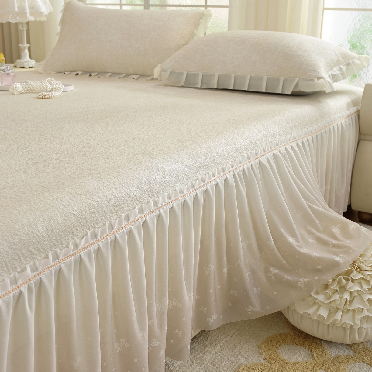 91家纺网 家纺一手货源 找家纺 共鸣沙发垫 2026新款冰豆豆素雅床裙系列 素雅米黄