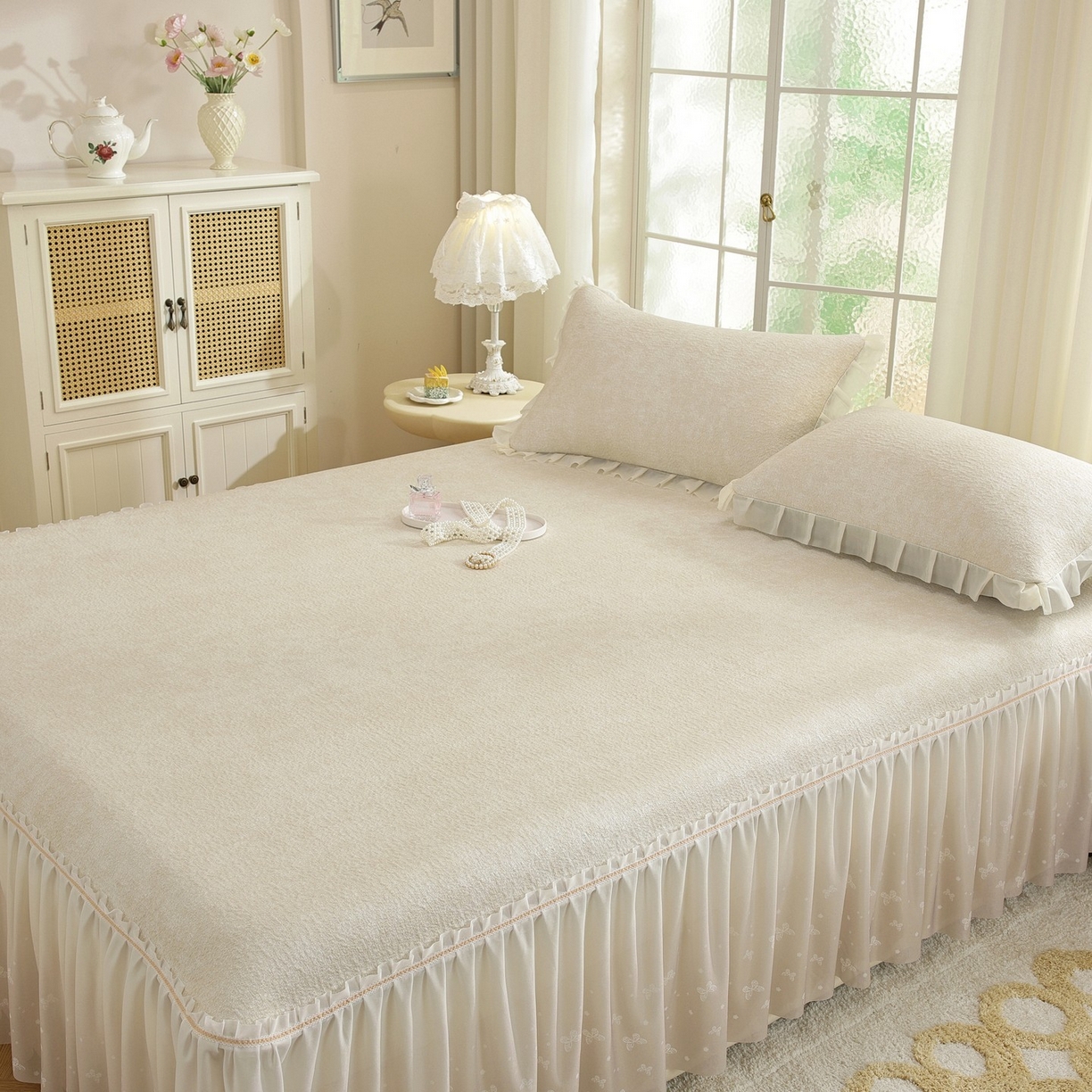 91家纺网 家纺一手货源 找家纺 共鸣沙发垫 2026新款冰豆豆素雅床裙系列 素雅米黄