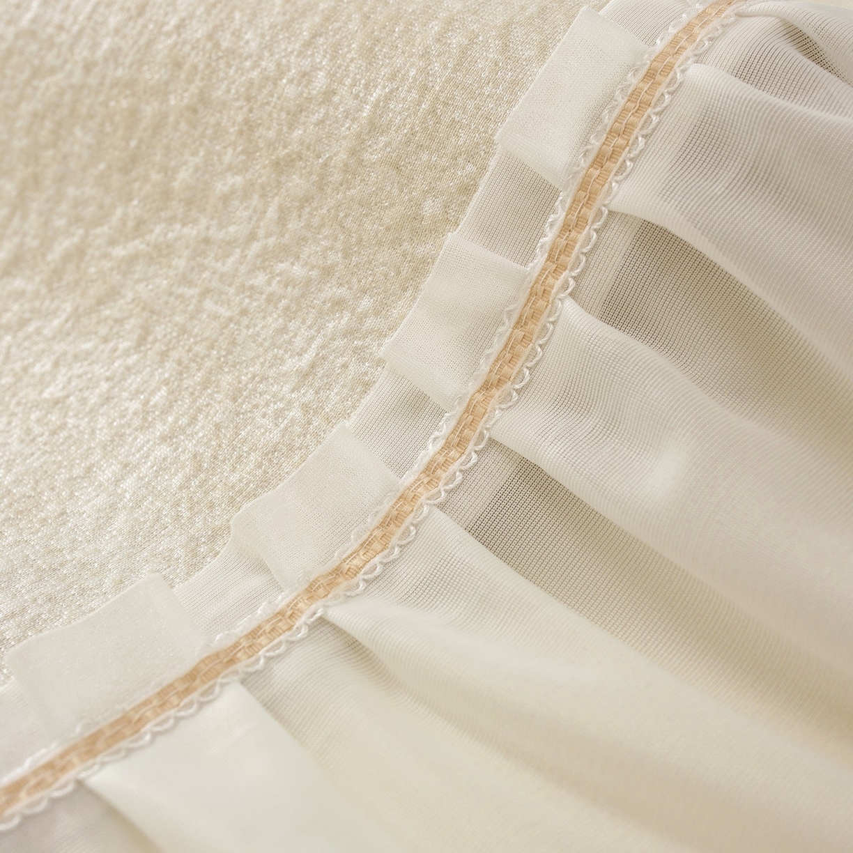 91家纺网 家纺一手货源 找家纺 共鸣沙发垫 2026新款冰豆豆素雅床裙系列 素雅米黄