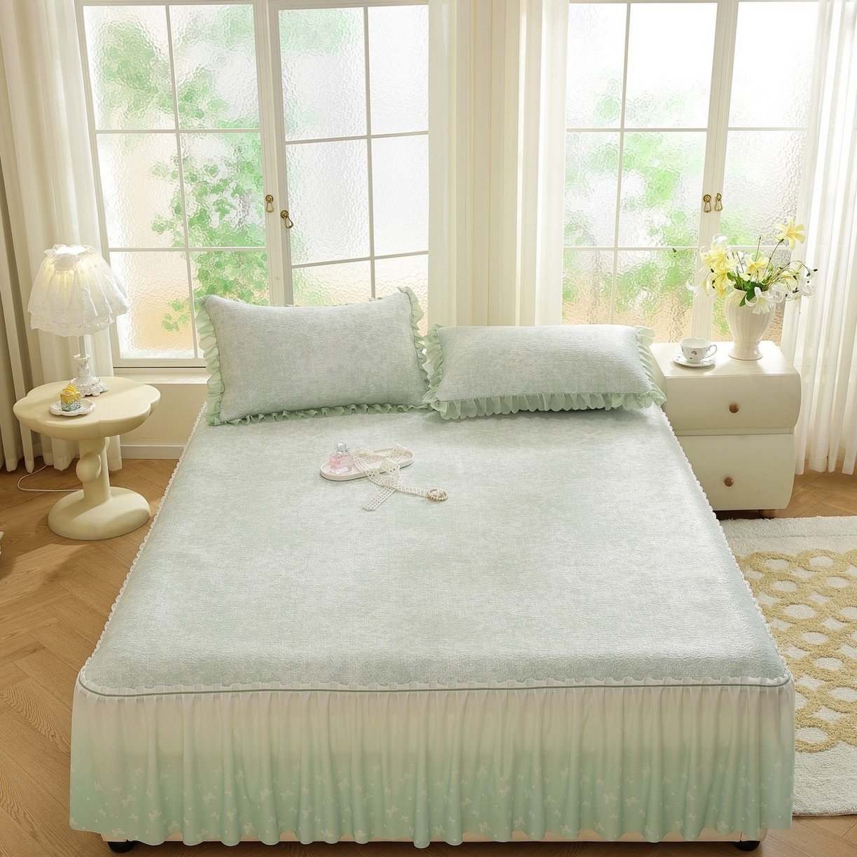 91家纺网 家纺一手货源 找家纺 共鸣沙发垫 2026新款冰豆豆素雅床裙系列 素雅绿色