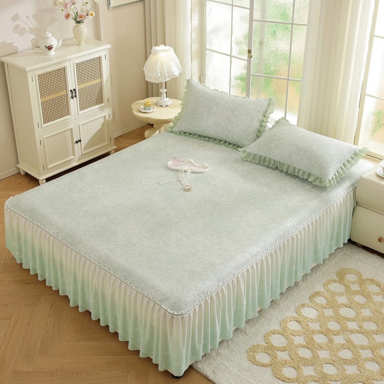 91家纺网 家纺一手货源 找家纺 共鸣沙发垫 2026新款冰豆豆素雅床裙系列 素雅绿色