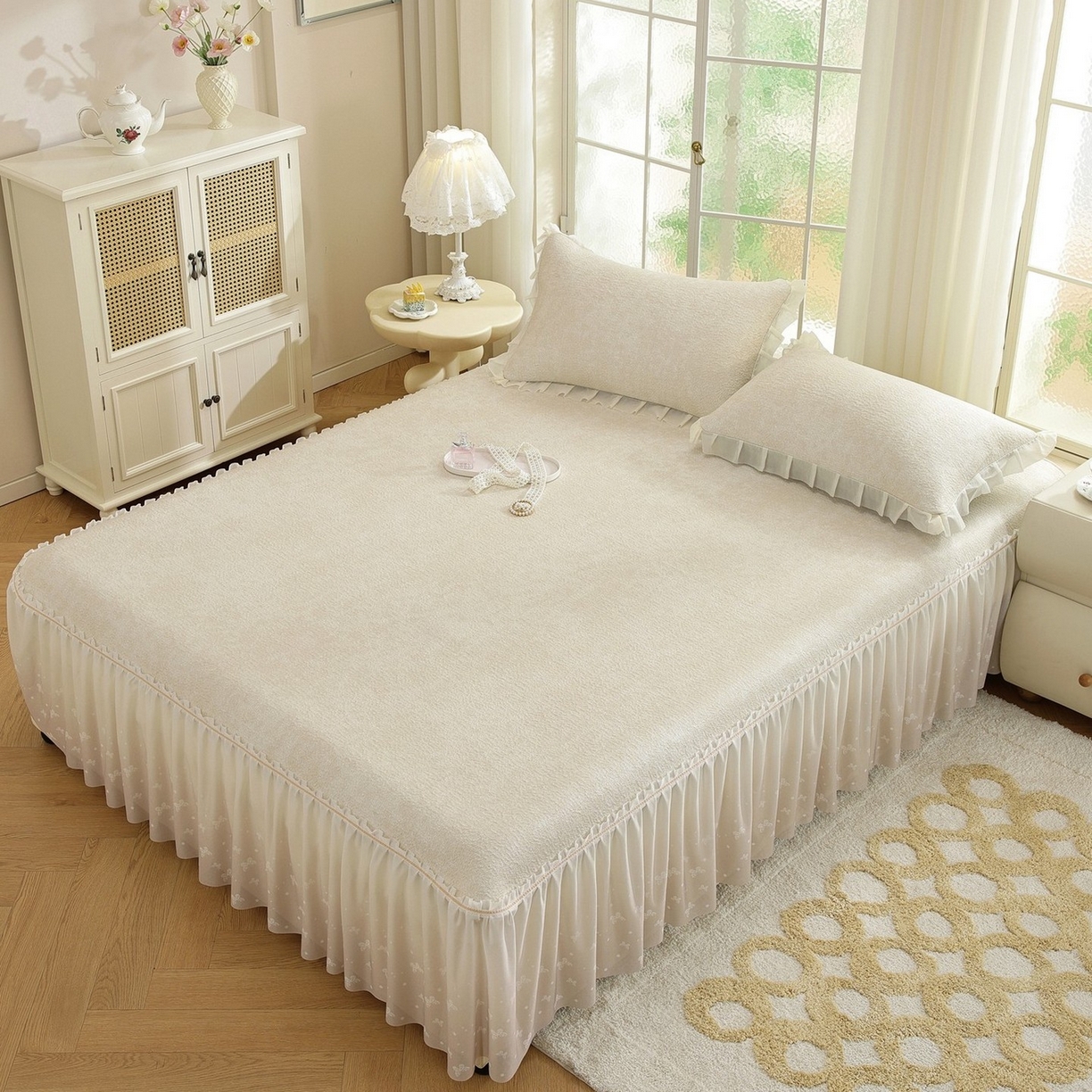 91家纺网 家纺一手货源 找家纺 共鸣沙发垫 2026新款冰豆豆素雅床裙系列 素雅米黄