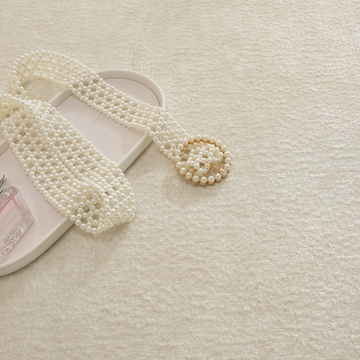 91家纺网 家纺一手货源 找家纺 共鸣沙发垫 2026新款冰豆豆素雅床裙系列 素雅米黄