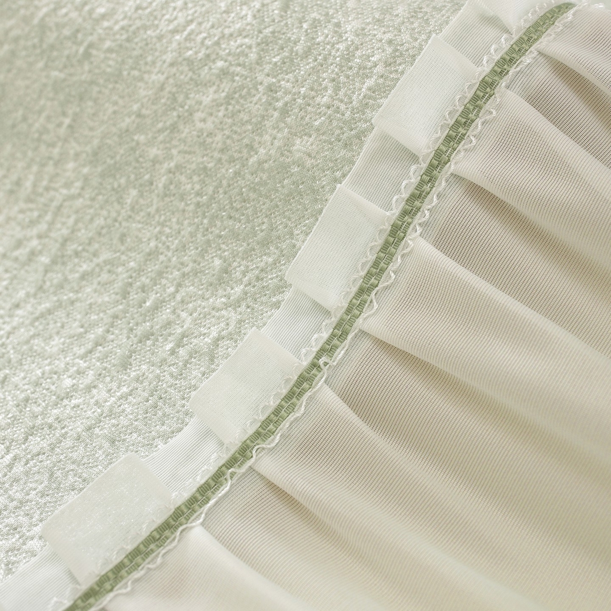 91家纺网 家纺一手货源 找家纺 共鸣沙发垫 2026新款冰豆豆素雅床裙系列 素雅绿色