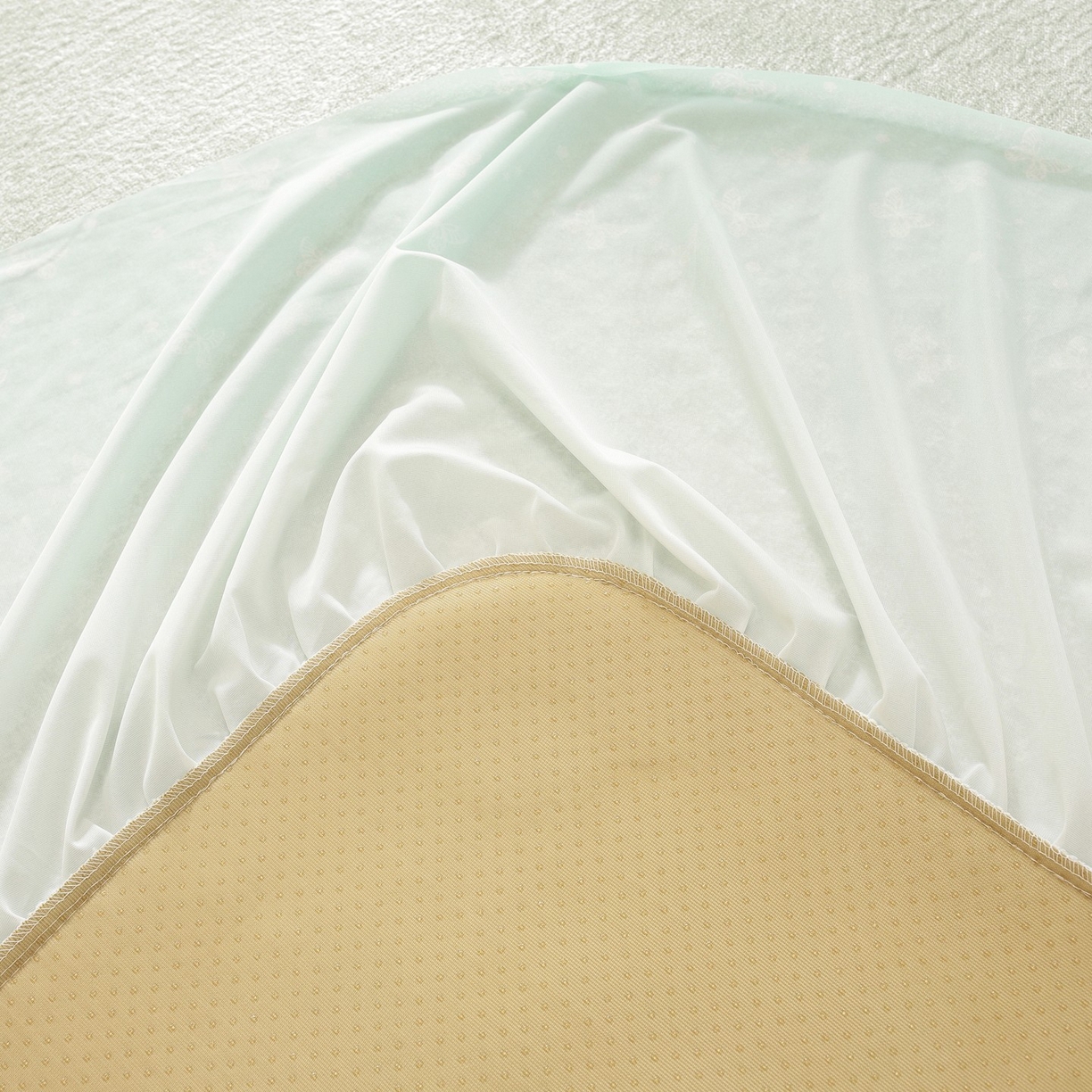 91家纺网 家纺一手货源 找家纺 共鸣沙发垫 2026新款冰豆豆素雅床裙系列 素雅绿色