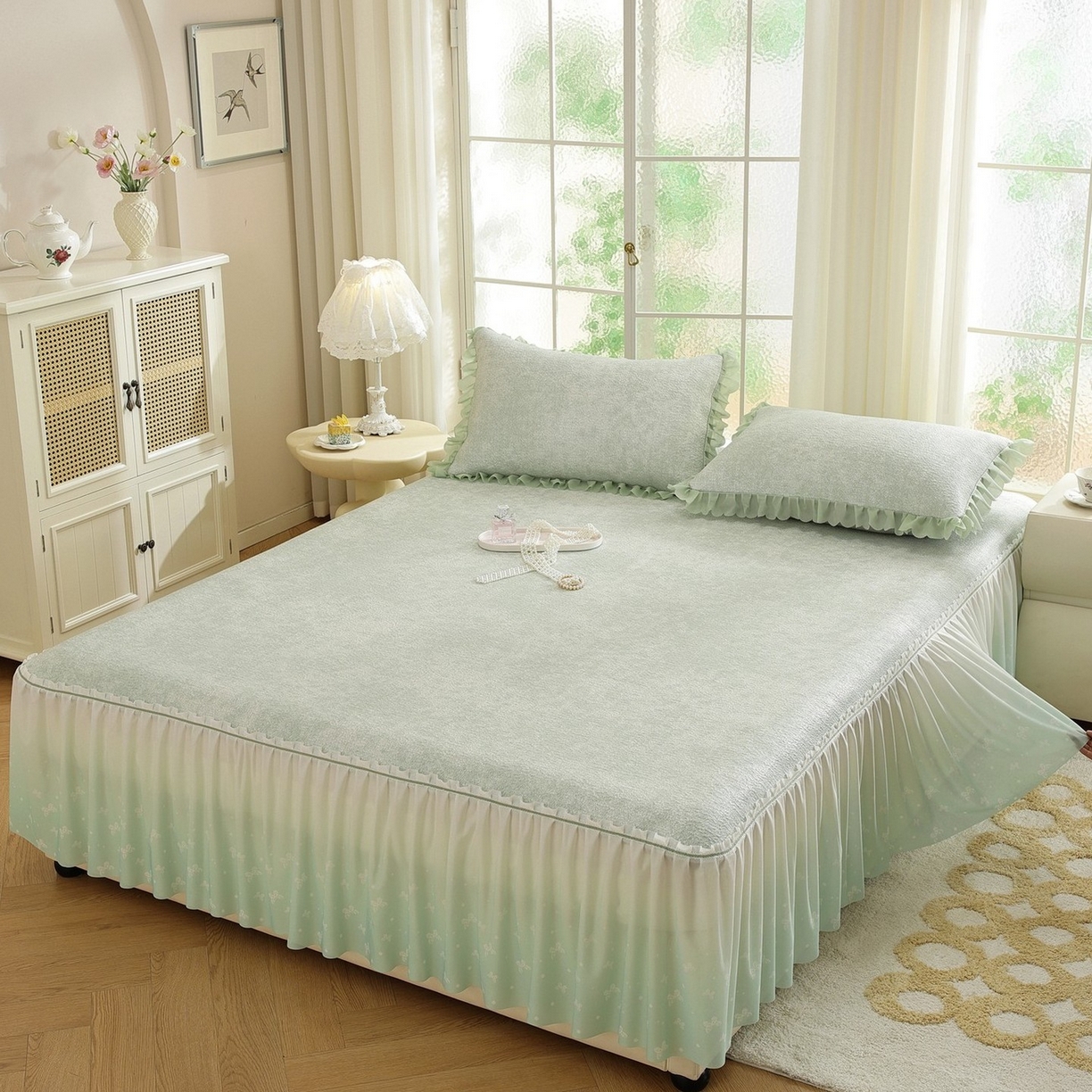 91家纺网 家纺一手货源 找家纺 共鸣沙发垫 2026新款冰豆豆素雅床裙系列 素雅绿色