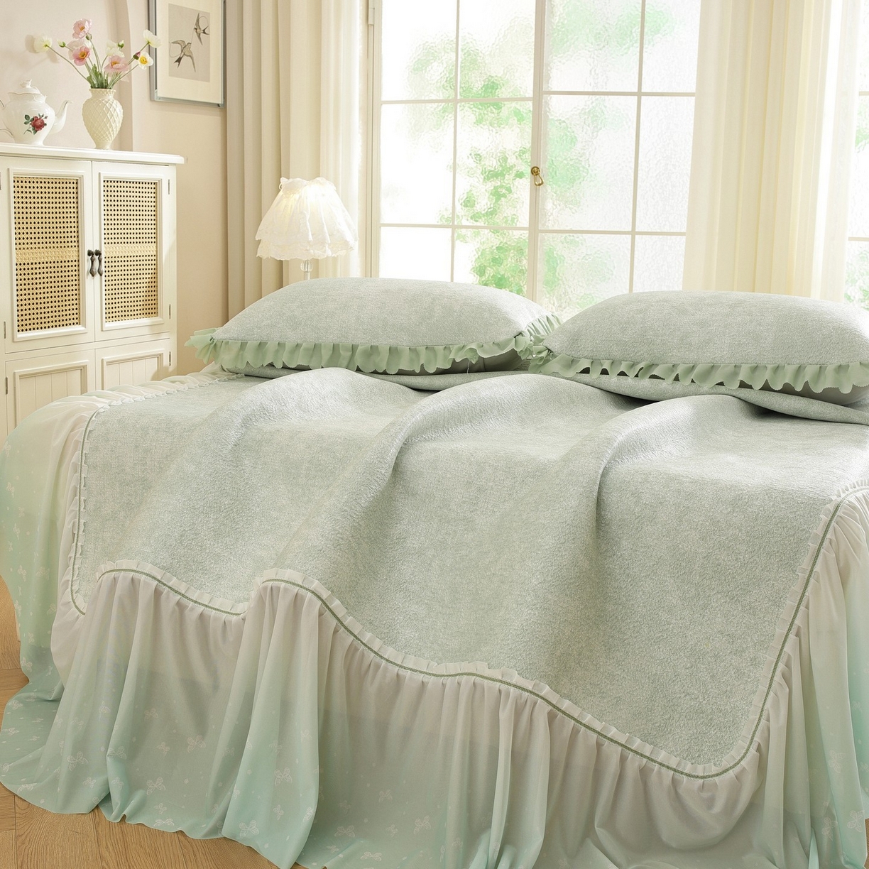 91家纺网 家纺一手货源 找家纺 共鸣沙发垫 2026新款冰豆豆素雅床裙系列 素雅绿色