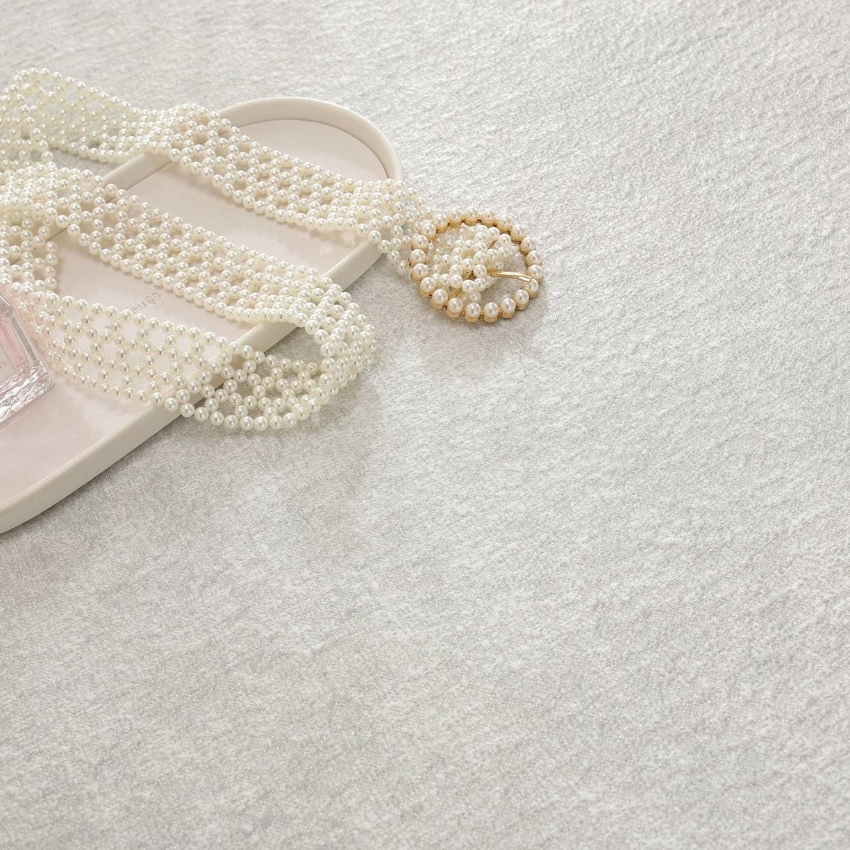 91家纺网 家纺一手货源 找家纺 共鸣沙发垫 2026新款冰豆豆素雅床裙系列 素雅灰色