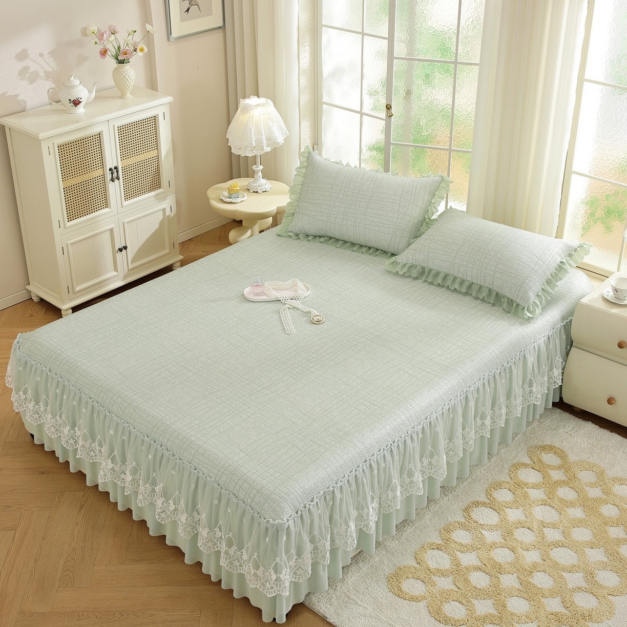 91家纺网 家纺一手货源 找家纺 共鸣沙发垫 2026新款冰豆豆条纹床裙系列 冰豆条纹绿色