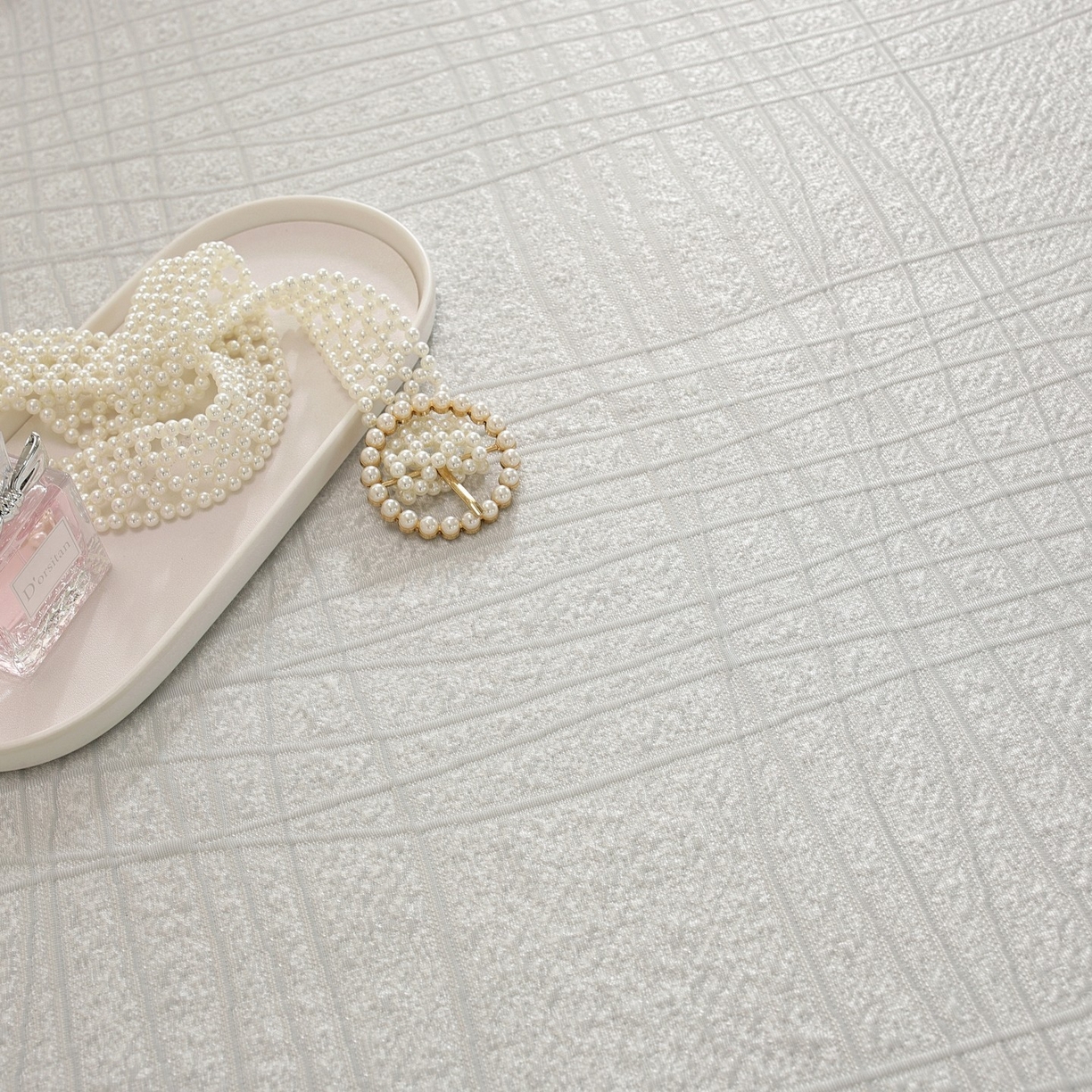 91家纺网 家纺一手货源 找家纺 共鸣沙发垫 2026新款冰豆豆条纹床裙系列 冰豆条纹灰色