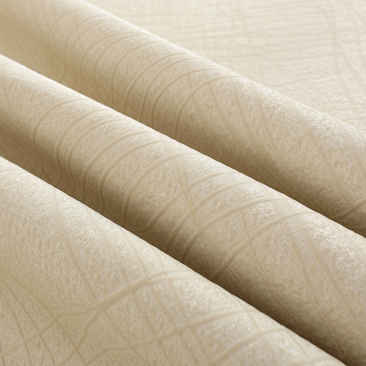 91家纺网 家纺一手货源 找家纺 共鸣沙发垫 2026新款冰豆豆条纹床裙系列 冰豆条纹米黄