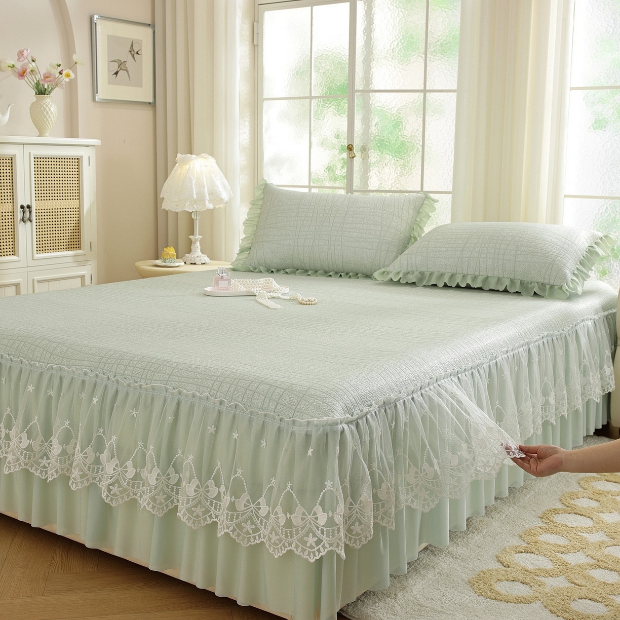 91家纺网 家纺一手货源 找家纺 共鸣沙发垫 2026新款冰豆豆条纹床裙系列 冰豆条纹绿色