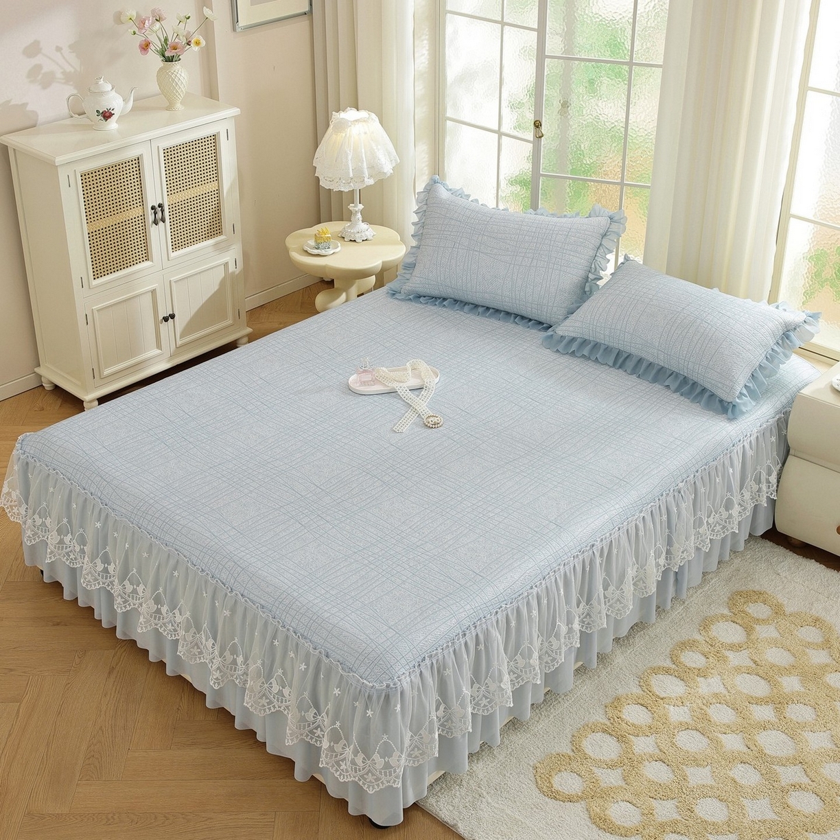 91家纺网 家纺一手货源 找家纺 共鸣沙发垫 2026新款冰豆豆条纹床裙系列 冰豆条纹蓝色