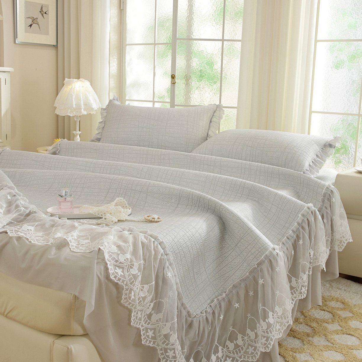 91家纺网 家纺一手货源 找家纺 共鸣沙发垫 2026新款冰豆豆条纹床裙系列 冰豆条纹灰色