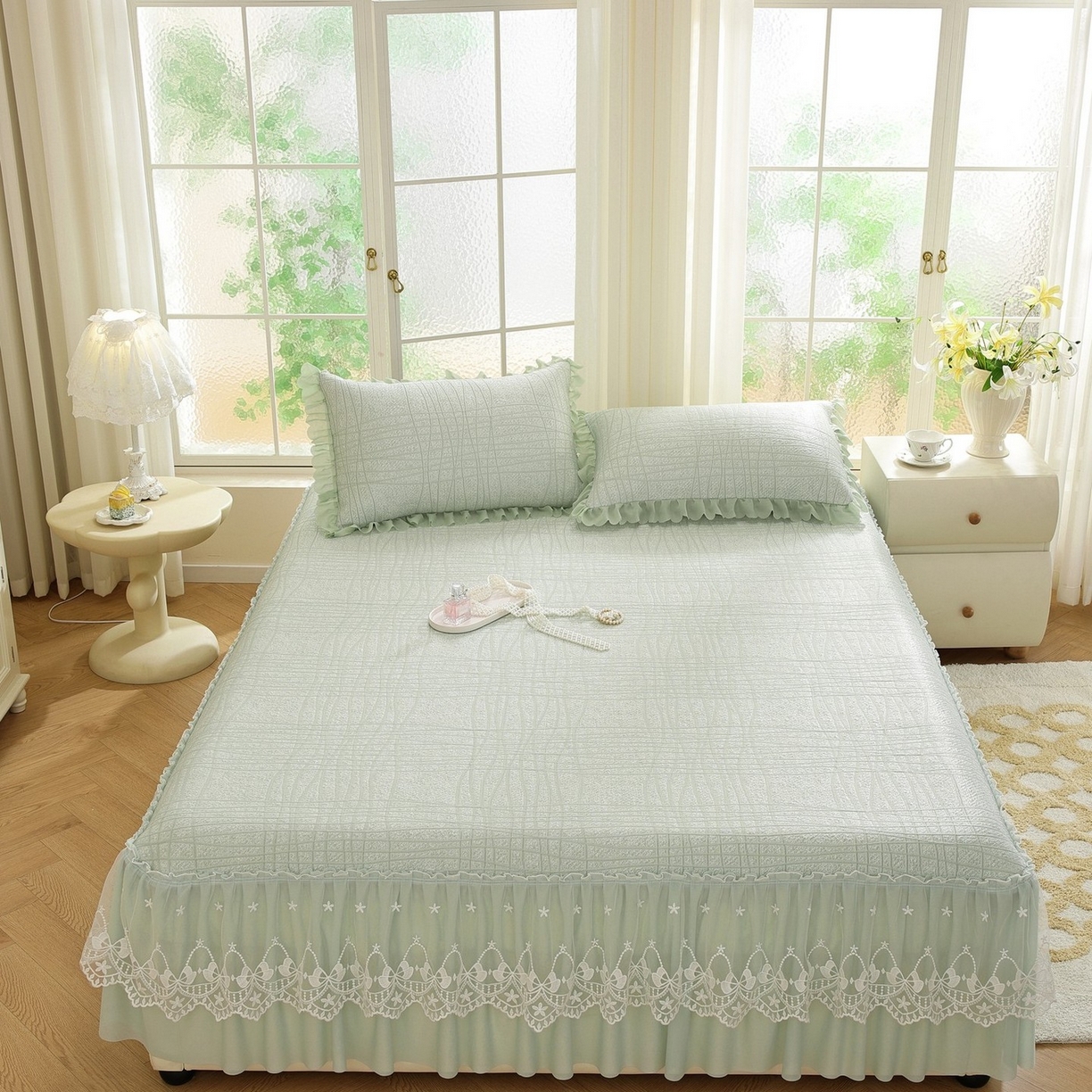 91家纺网 家纺一手货源 找家纺 共鸣沙发垫 2026新款冰豆豆条纹床裙系列 冰豆条纹绿色