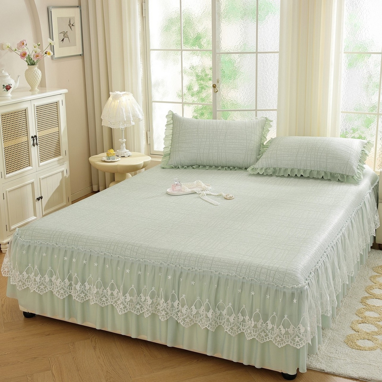 91家纺网 家纺一手货源 找家纺 共鸣沙发垫 2026新款冰豆豆条纹床裙系列 冰豆条纹绿色