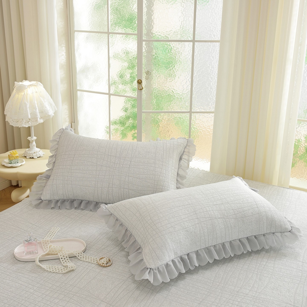 91家纺网 家纺一手货源 找家纺 共鸣沙发垫 2026新款冰豆豆条纹床裙系列 冰豆条纹灰色