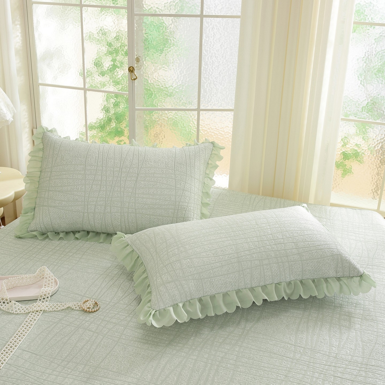 91家纺网 家纺一手货源 找家纺 共鸣沙发垫 2026新款冰豆豆条纹床裙系列 冰豆条纹绿色