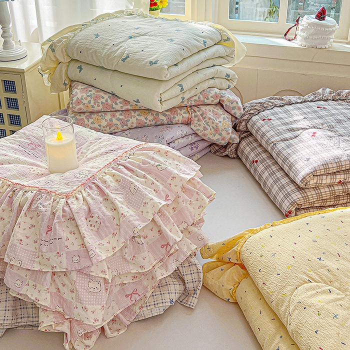 91家纺网 家纺一手货源 找家纺 一比一家纺 2026春夏新款法式大花边木棉皱皱纱夏被夏凉被空调被四件套 组合图仅供展示不可下单