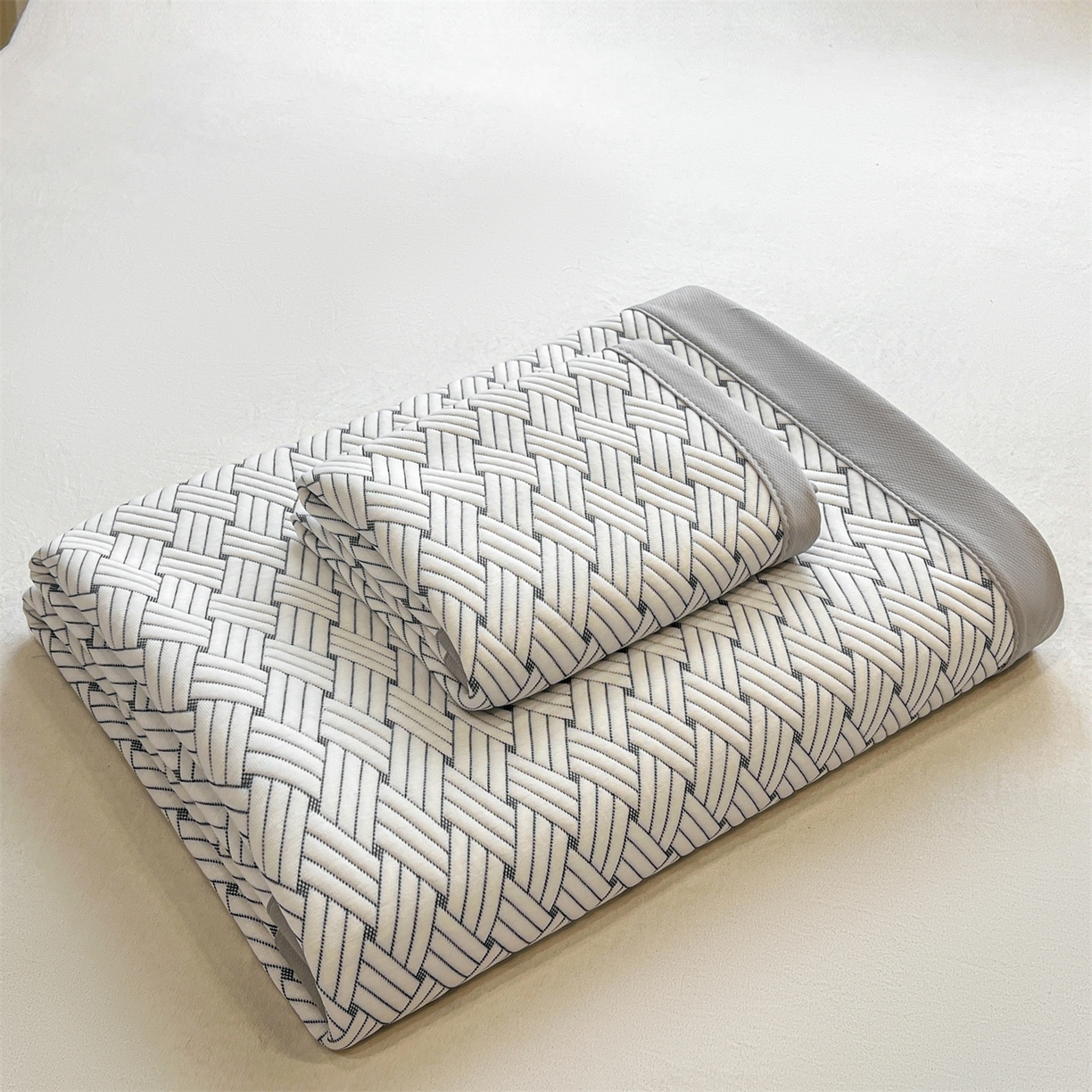 91家纺网 家纺一手货源 找家纺 （总）源舍家纺 2026新款外贸爆款饼干花韩国豆豆A类凉席可机洗床席床笠款（风格二）